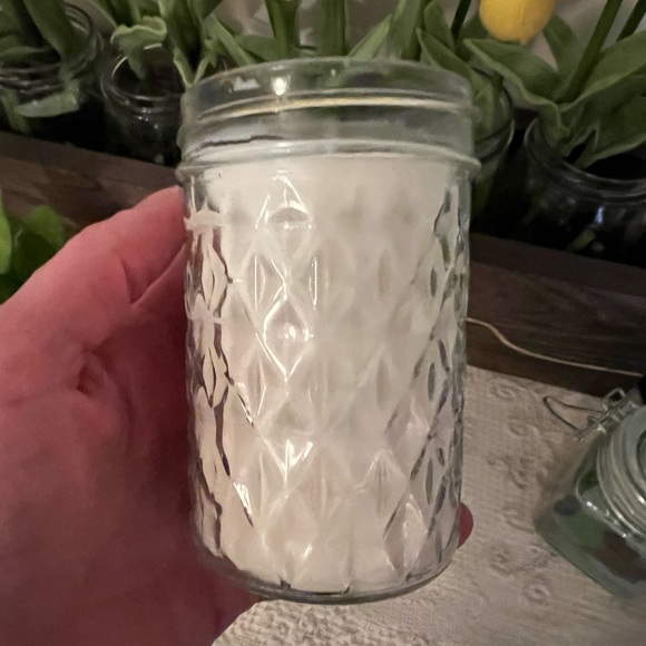 Hand Crafted Organic Beeswax Candle 8 oz Lavender Scent - Picture 3 of 3